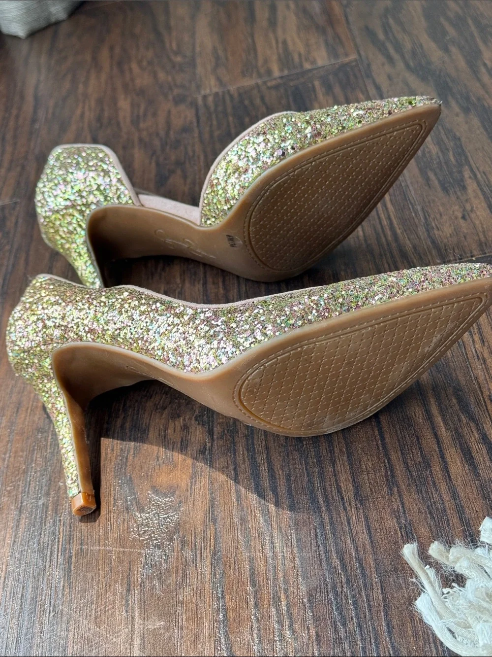 Jessica Simpson Glistening ✨ Glitter Pointed-Toe Pumps in Gold